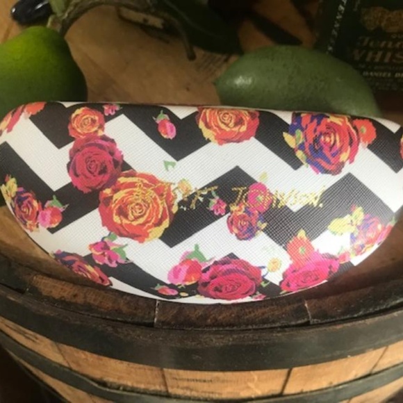 Betsey Johnson Accessories - BETSEY JOHNSON Hard Aztec Rosey Sunglass Case Betsey Johnson Accessories - BETSEY JOHNSON Hard Aztec Rosey Sunglass Case